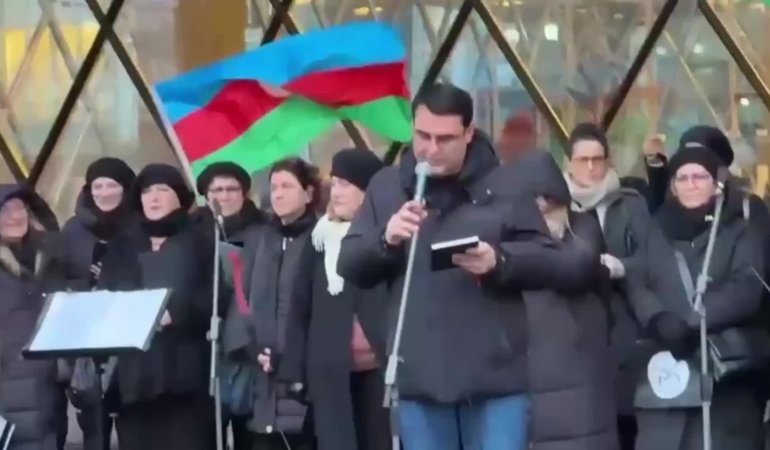 Köln Katedrali önünde Hocalı kurbanları anıldı