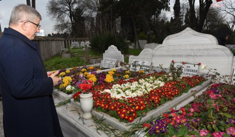 Davutoğlu, Erbakan’ı andı: Manevi mirasının gelecek nesillere aktarılması hepimiz için vazifedir