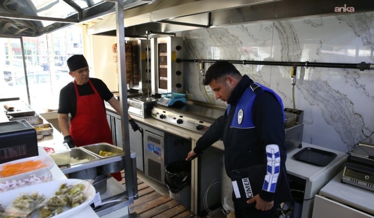 Çiğli Belediyesi Zabıtası’ndan ramazan denetimi