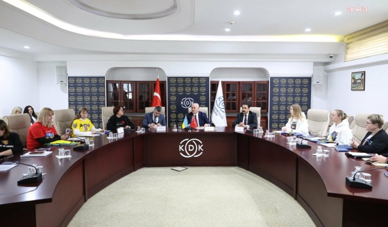 Kamu Başdenetçisi Akarca, Ukraynalı savaş esirlerinin aileleriyle görüştü