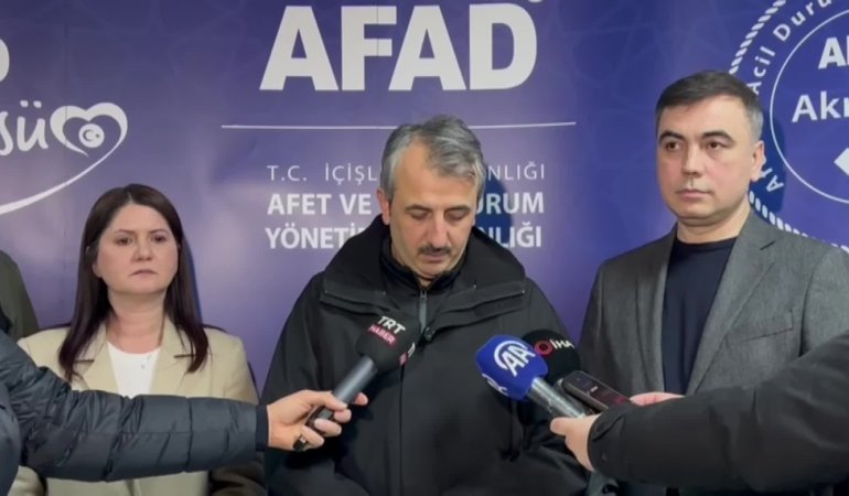 Edirne’de Tunca Köprüsü taşkın riski nedeniyle trafiğe kapatıldı