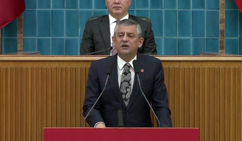 CHP Grup Toplantısı… Özgür Özel: “Milli parkları giderayak 49 ve 99 yıllığına kiralamak için kanun teklifi getirmişler”