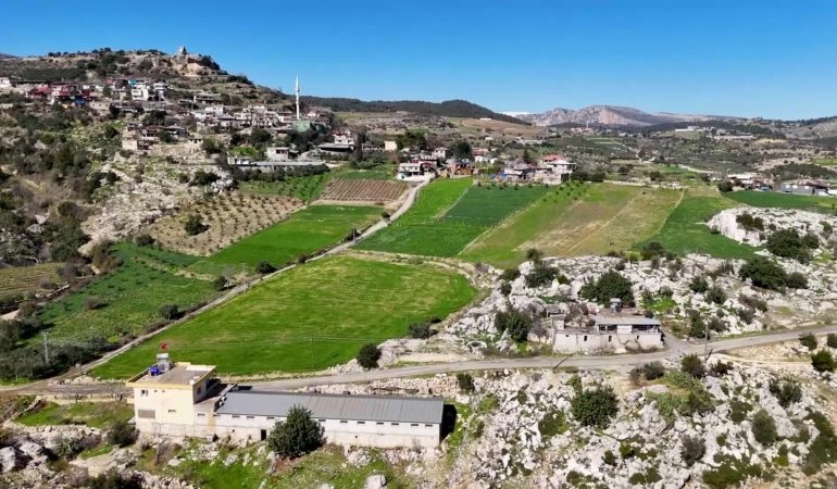 Mersin Büyükşehir Belediyesi’nden “Nergis Soğanı Dağıtım Projesi” ile kırsal kalkınmaya destek