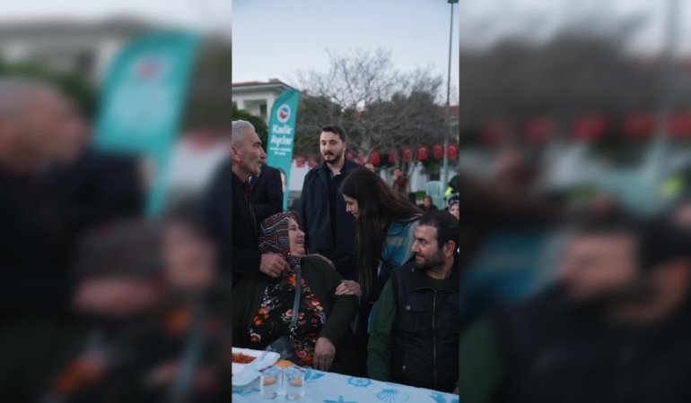 Ceyhan Belediyesi, binlerce vatandaşı Cumhuriyet Meydanı’nda düzenlenen iftarlarda buluşturdu
