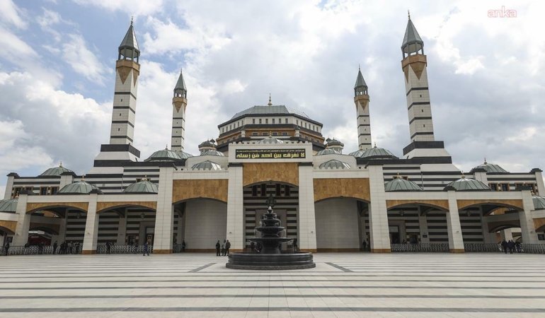 Diyarbakır Valiliği: Teravih sonrası camide 2 din görevlisini darbeden şahıs gözaltına alındı