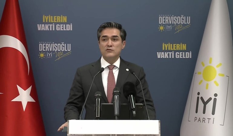 Buğra Kavuncu: “Türkiye, tripodu MHP, makinenin kendisinin AK Parti ve deklanşöre basanın Apo olduğu bir fotoğrafı gördü”