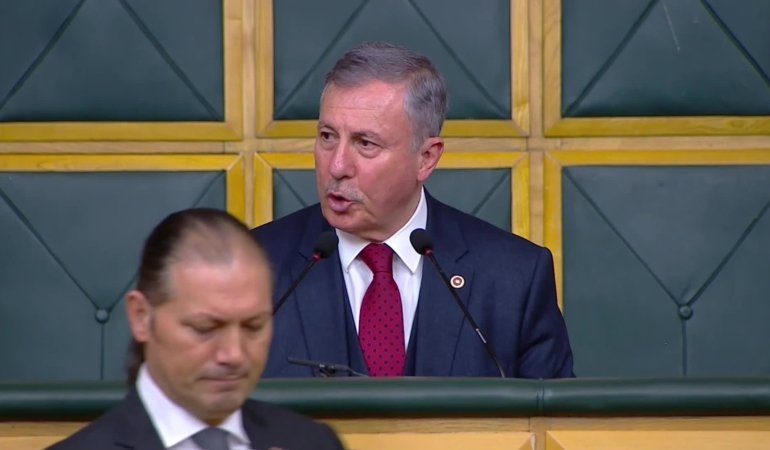 Yeni Yol Grup Toplantısı… Ahmet Davutoğlu: “Çağ dışı bir laiklik anlayışını bu milletin başına musallat etmeyin”