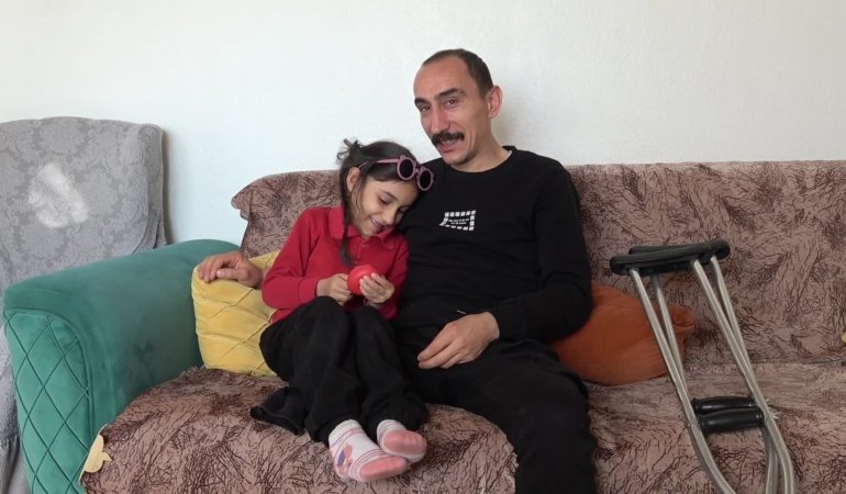 Burdur’da 34 yaşındaki engelli işçi yeniden yürüyebilmesini sağlayacak protez için destek bekliyor