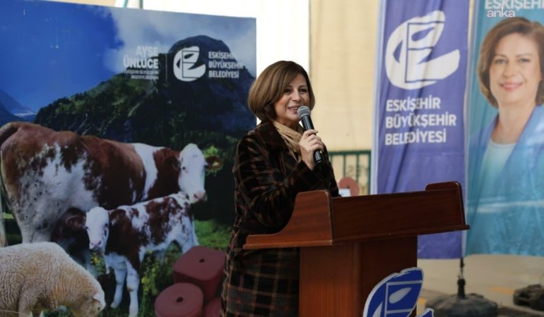 Eskişehir Büyükşehir Belediyesi’nden İnönülü üreticiye mineral blok desteği