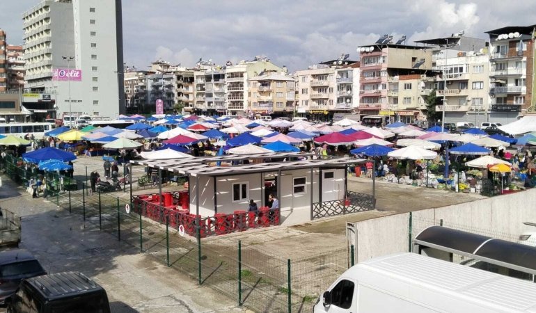 Efeler Kurtuluş Semt Pazarı, bugün itibarıyla yeni yerinde hizmet vermeye başladı