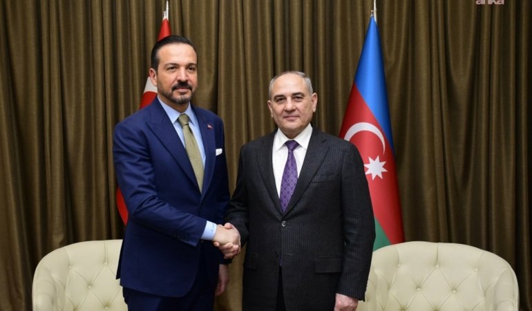 AK Partili Kürşad Zorlu, Bakü’de Yeni Azerbaycan Partisi Genel Başkanvekili Budaqov ile bir araya geldi