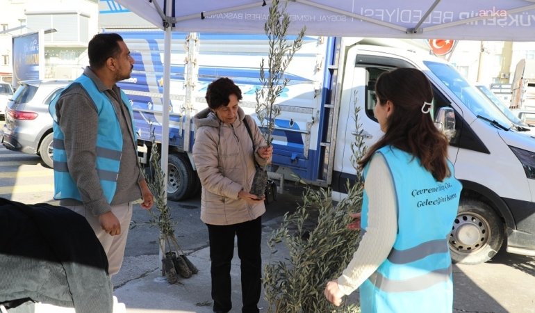Atık yağa zeytin fidanı hediye… Menderes Belediyesi’nden doğa dostu adım