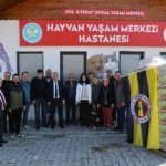 Manisa Fenerbahçeliler Derneği’nden Yunusemre Belediyesi Hayvan Yaşam Merkezi’ne mama bağışı