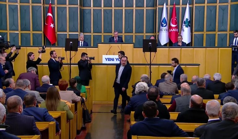 Yeni Yol Grup Toplantısı… Mahmut Arıkan: “AK Parti iktidarında devletin sert yüzü millete, müşfik yüzü yabancıya gösteriliyor”