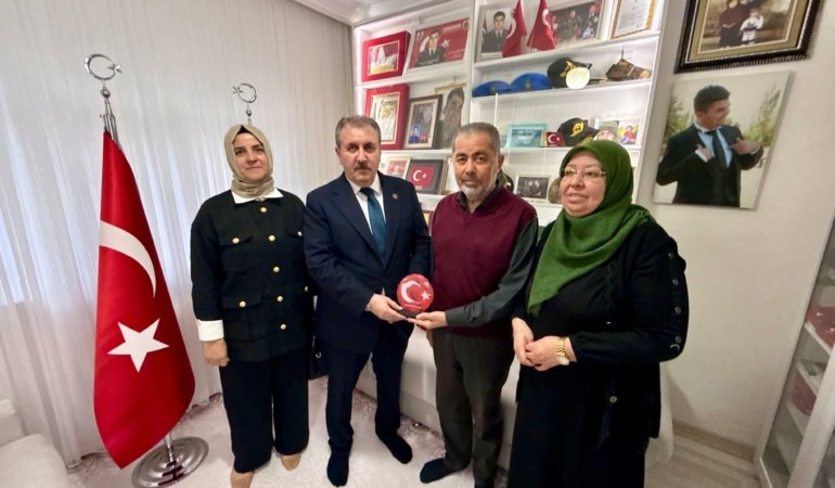 Destici, Şehit Mehmet Uygun’un ailesine misafir oldu