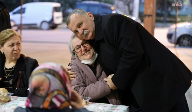 Yunusemre Belediye Başkanı Balaban, Laleli’de iftar programına katıldı