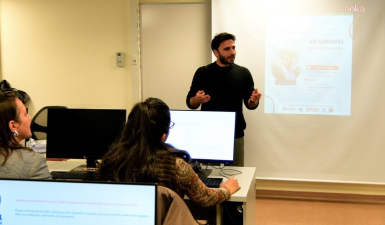 Bornova’da Muhtarlar Akademisi’yle üniversite destekli eğitim