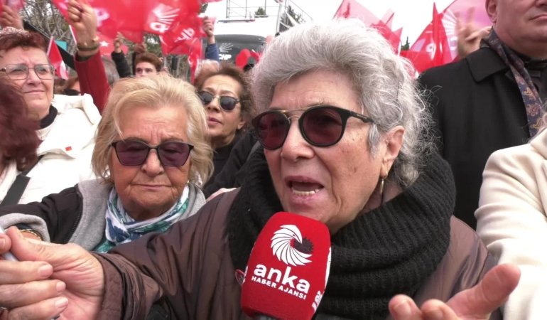 CHP’nin “Millet İradesine Sahip Çıkıyor” mitingine katılan yurttaş: Belediye başkanlarımız haksız yere hapiste, onları serbest bıraksınlar